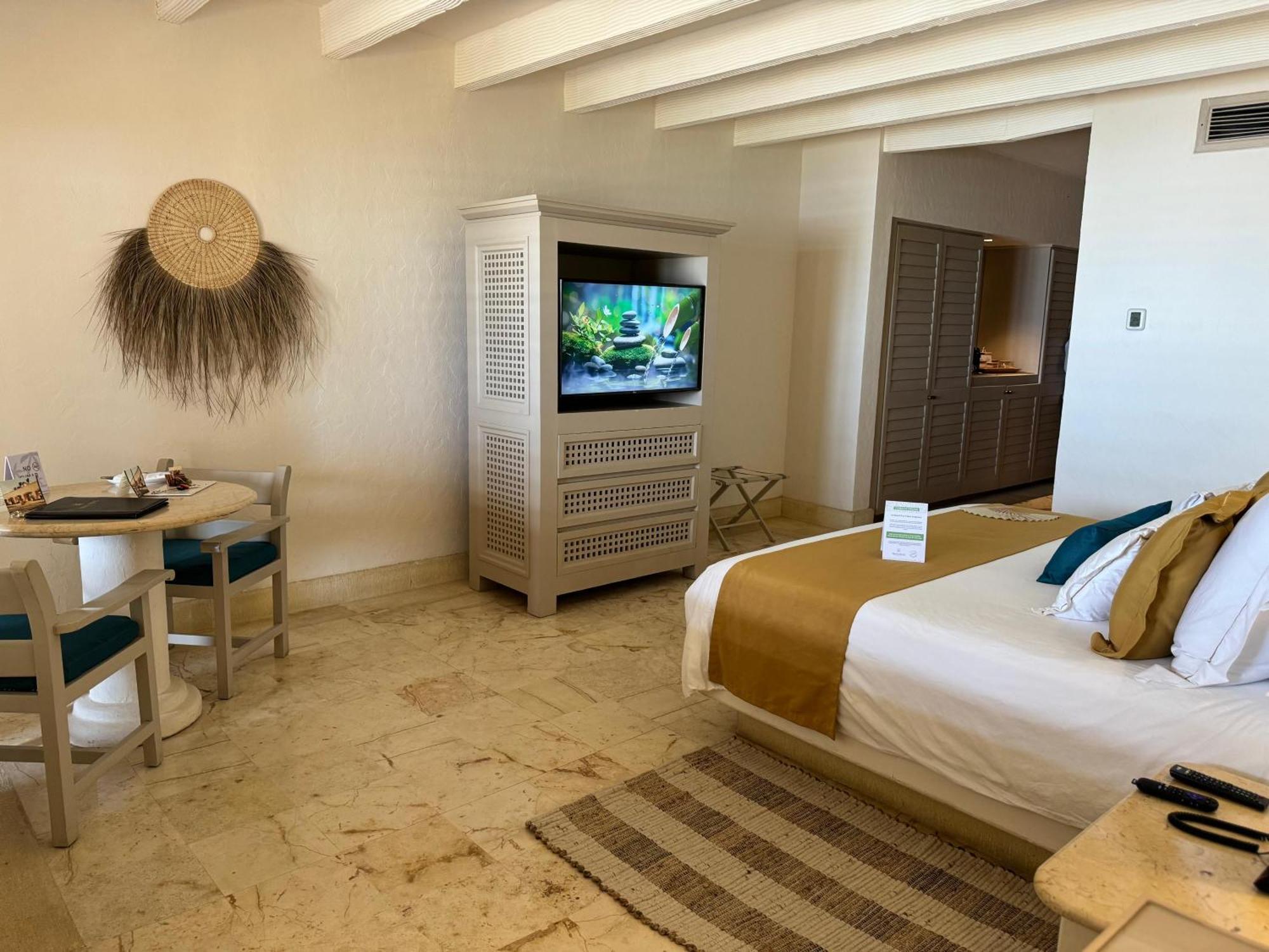 Hotel Tres Vidas Acapulco 4*