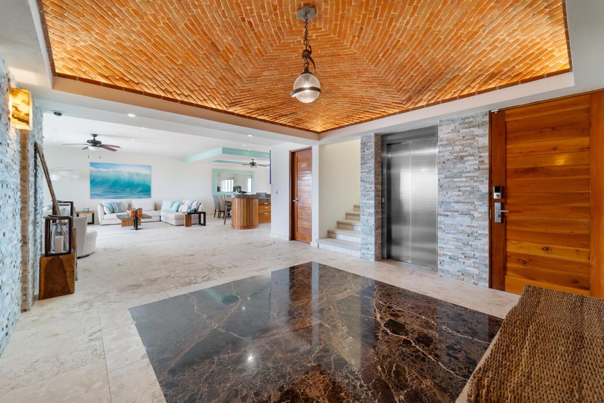 360 Views, Waterfront Penthouse, Rooftop Pool Apartment