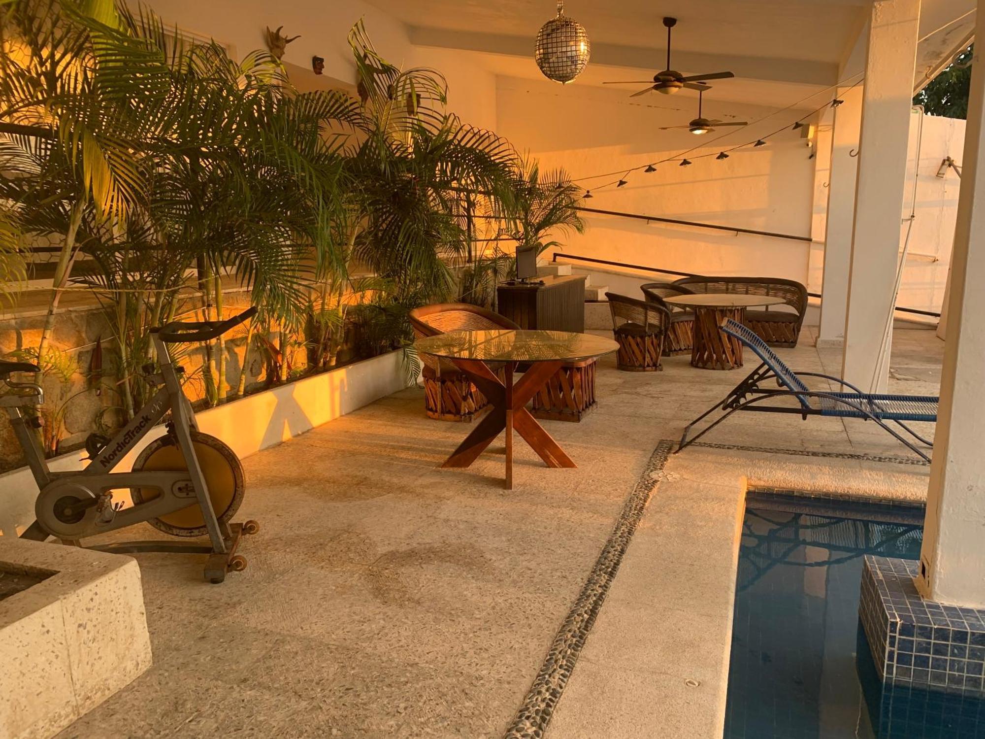 Donde Mira El Sol, Promo Primavera Hasta 50 Por Ciento (adults Only)
