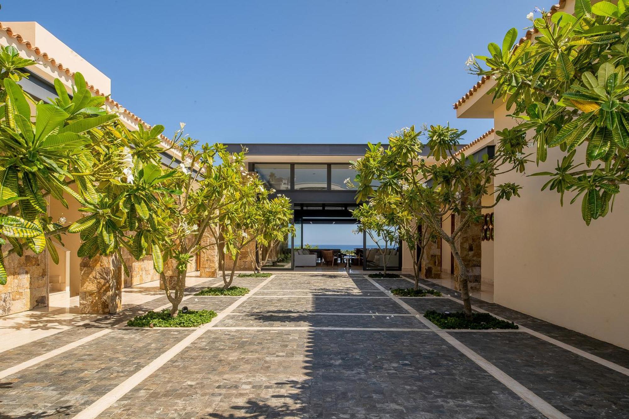 Stunning 11bd Fully Staffed, Indoor Tennis And Villa San Jose del Cabo