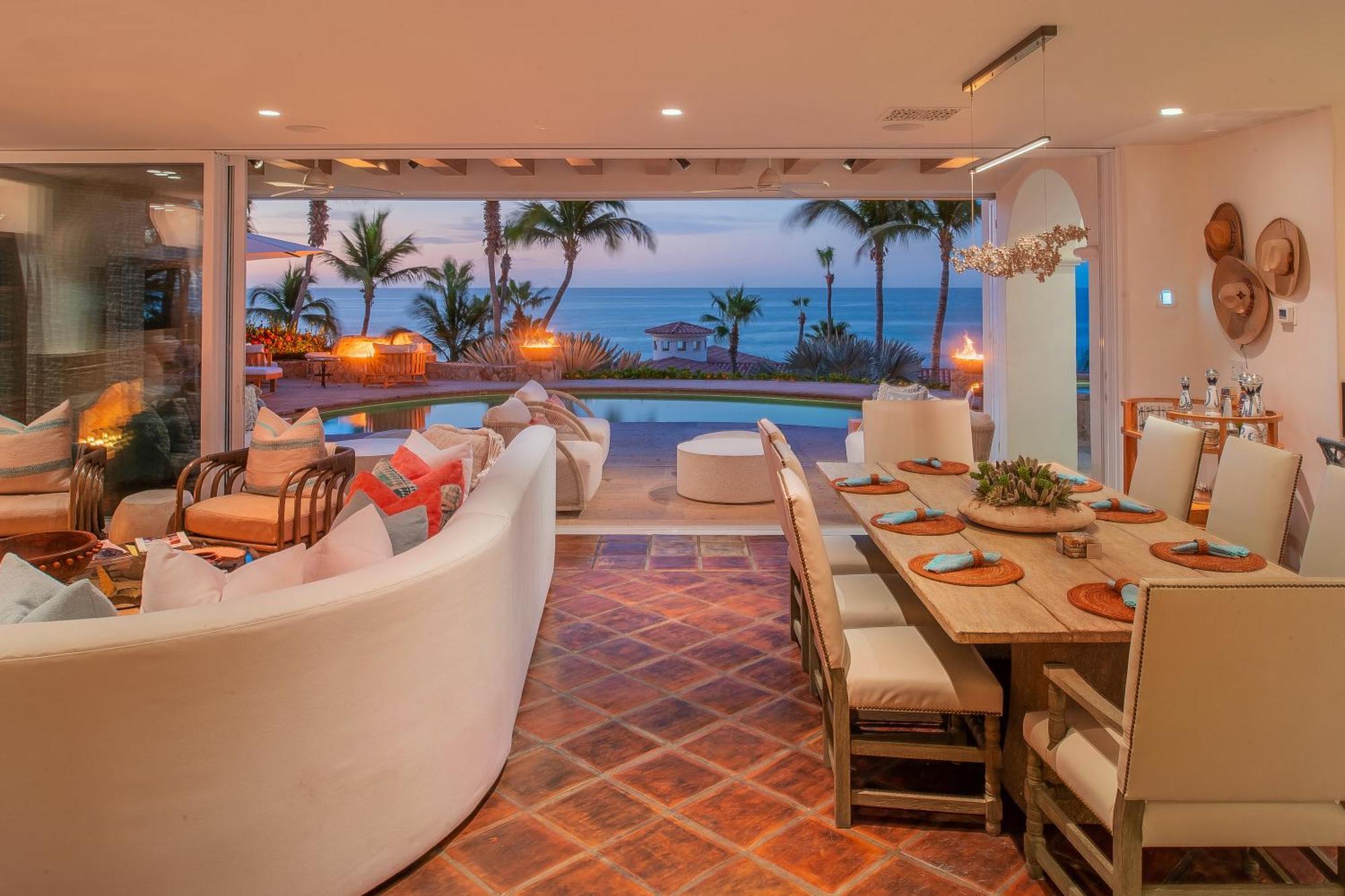 Beautiful 5 Bd Del Mar Staffed & Steps From The *