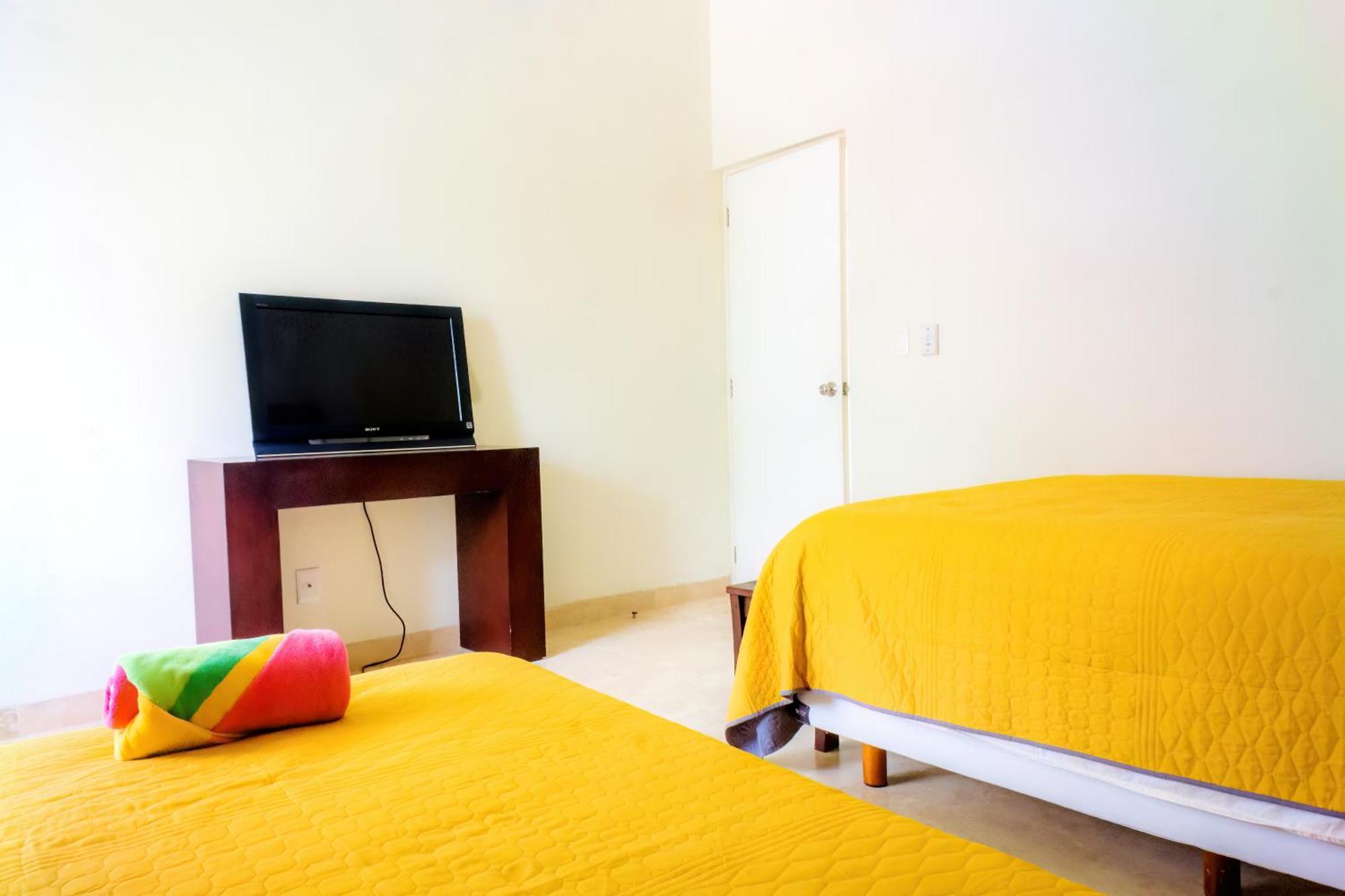 Brisas Shore - Heated Private Pool Apartment Cancun