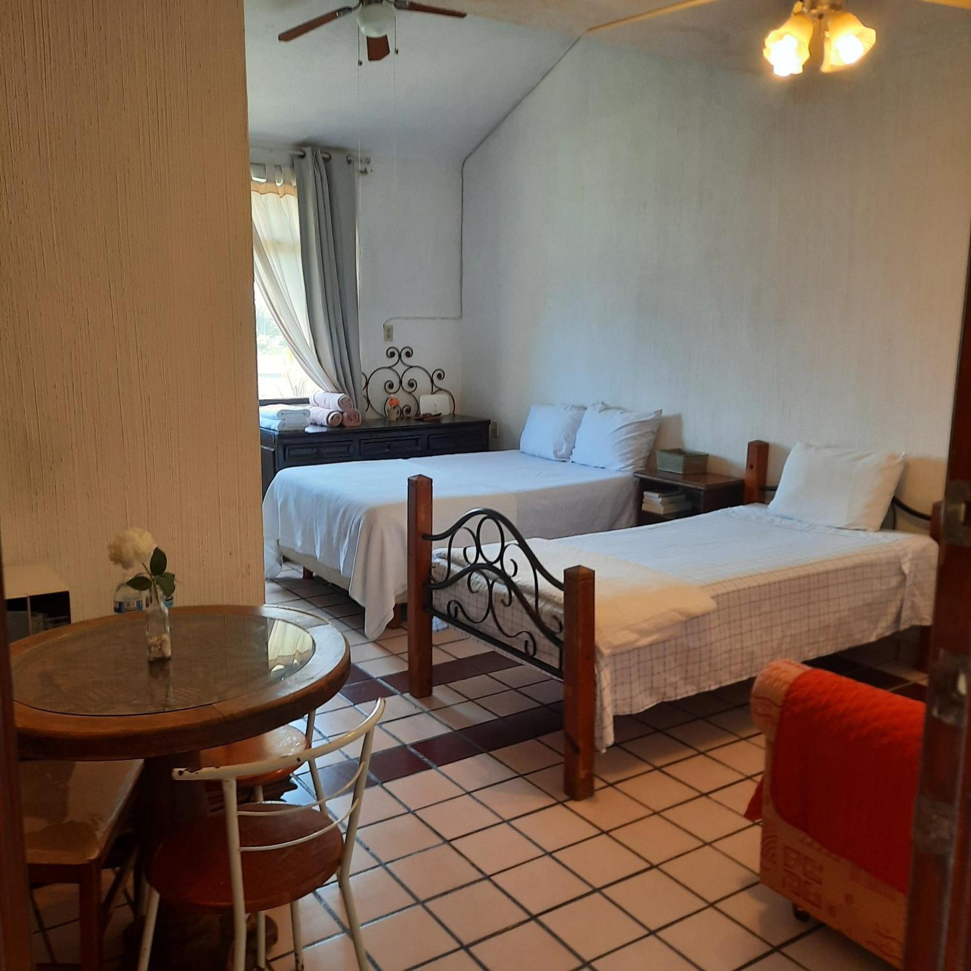 Aparthotel & *