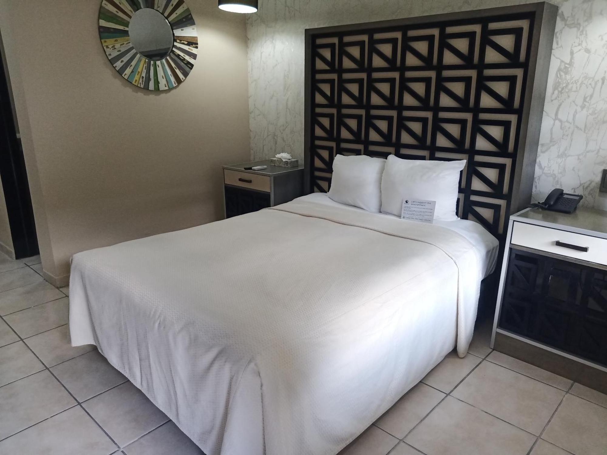 Baja La Mesa Hotel Tijuana
