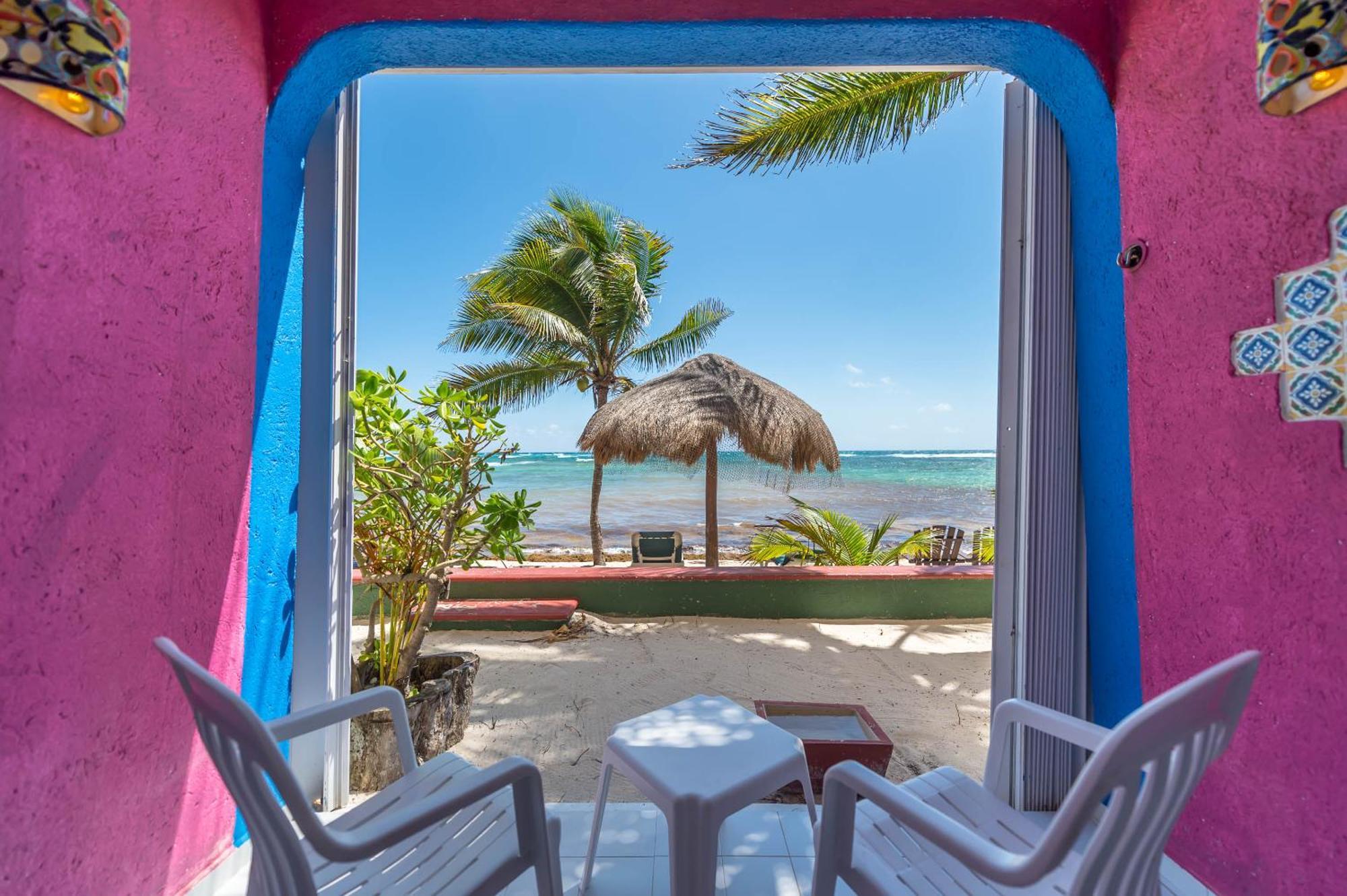 Del Sol Beachfront Hotel 2*