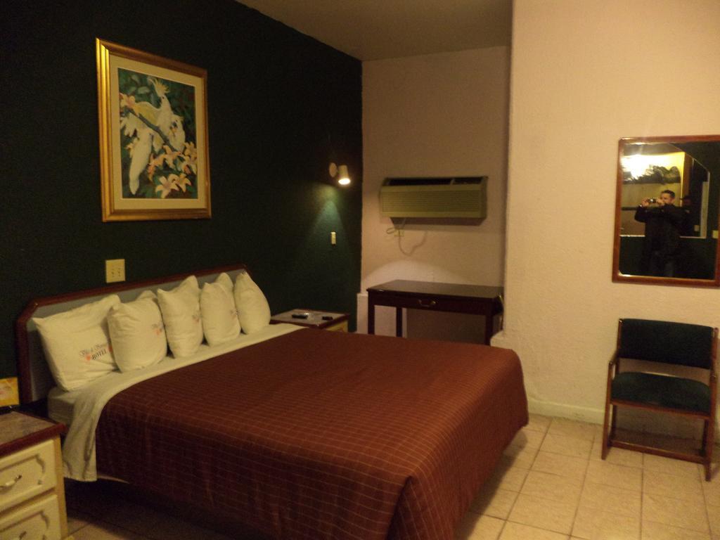 De Santiago Hotel