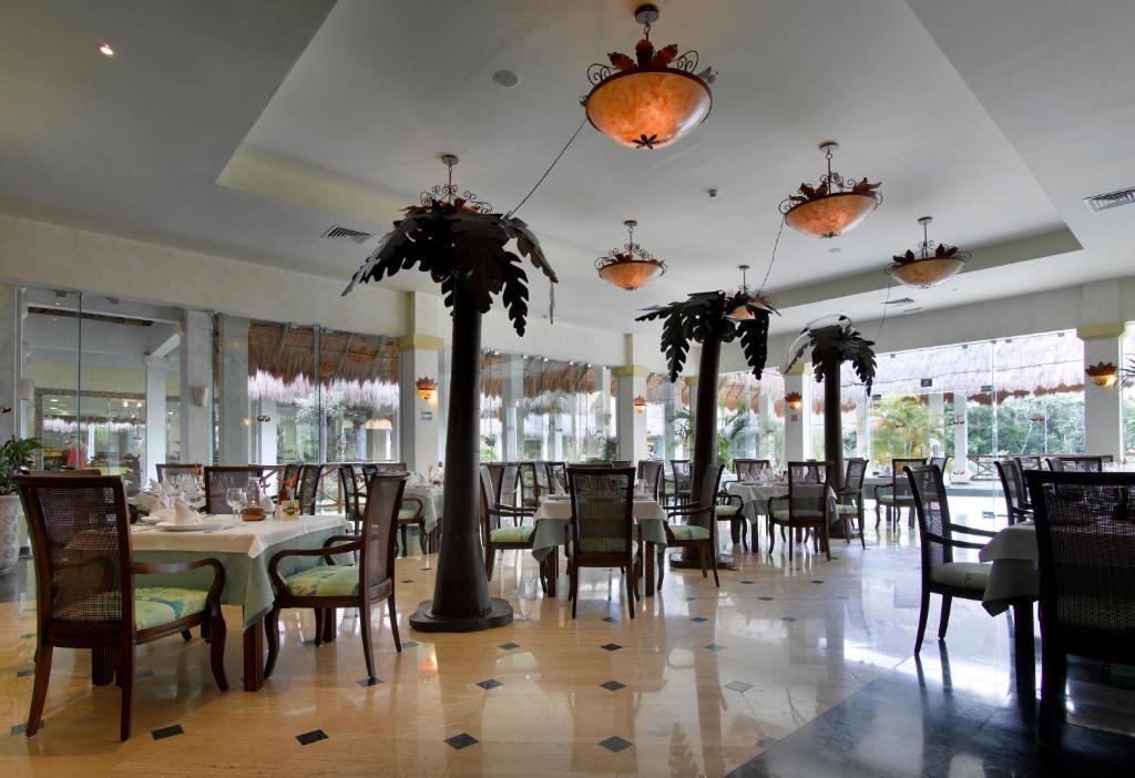 Grand Palladium White & Resort Akumal