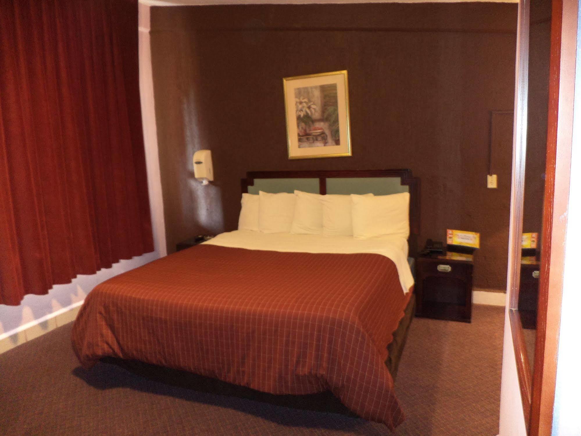 De Santiago Hotel 3*