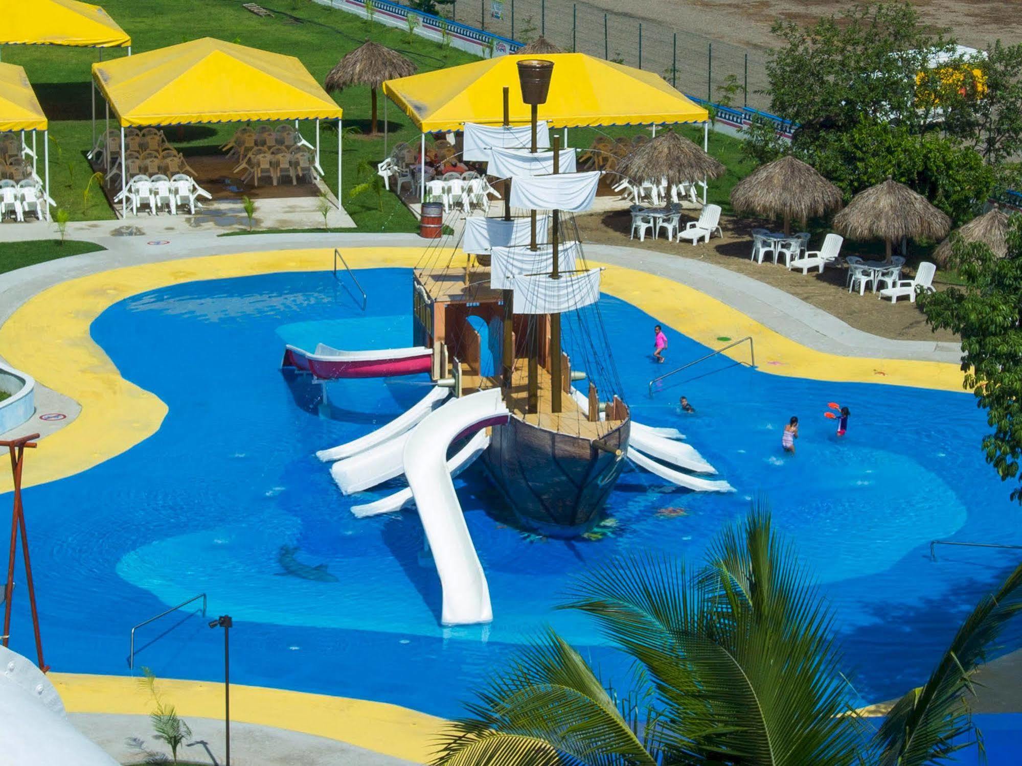 Splash Inn Nuevo Vallarta & Parque Acuatico