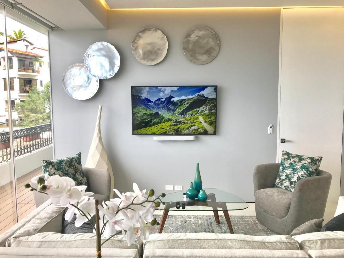 Pier 57 Modern Luxury Pv's Rooftop! Apartment *