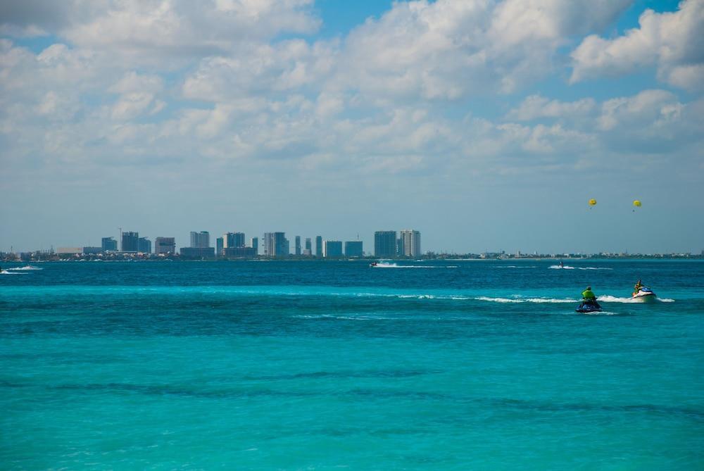 Hotel Selina Laguna Zone Cancun
